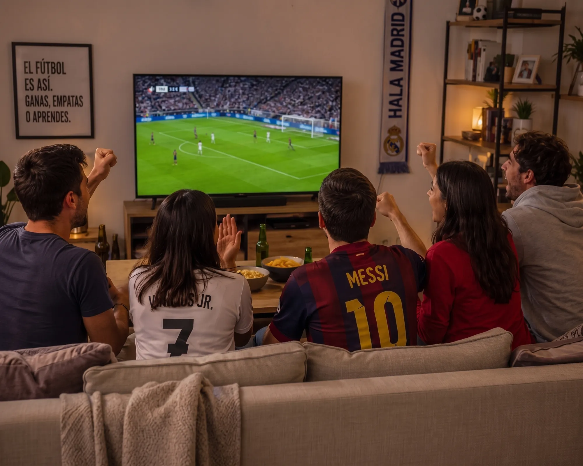 Vrienden kijken samen voetbal thuis